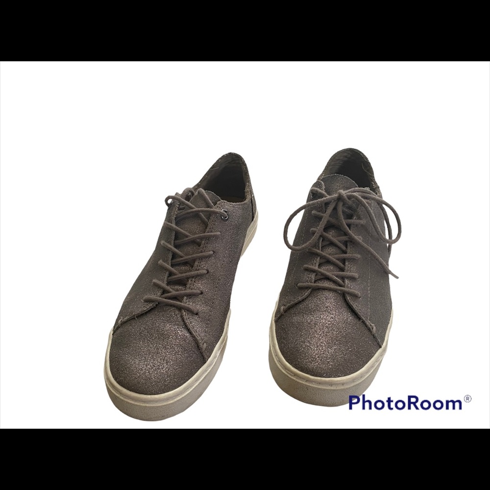 Toms sneakers